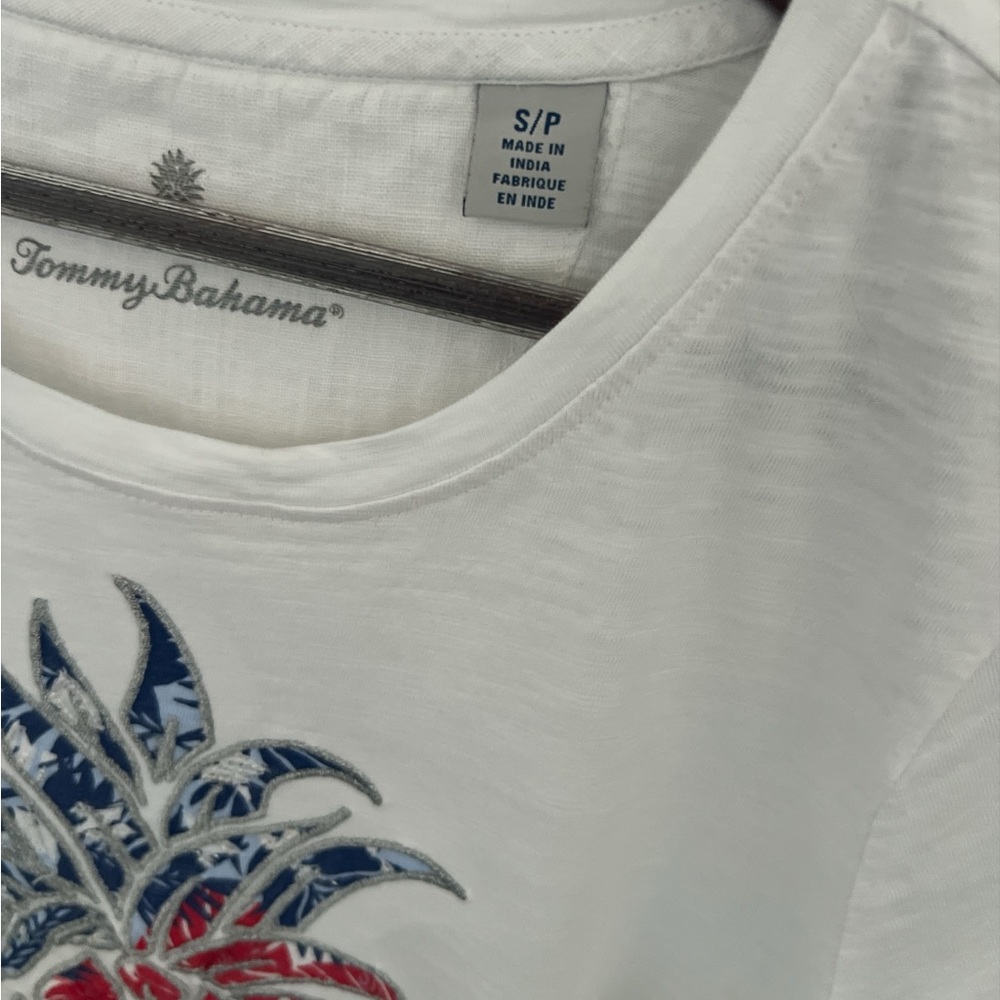 Tommy Bahama Women’s Aloha Pineapple Graphic T-Shirt White Short Sleeve Size S - Picture 2 of 5